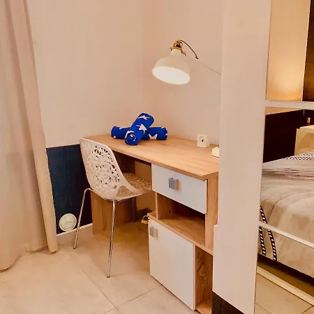 Deluxe Your Holidays, Three Swimming Pool, Private Terrace, High Wifi, Puerta Del Sol Apartment